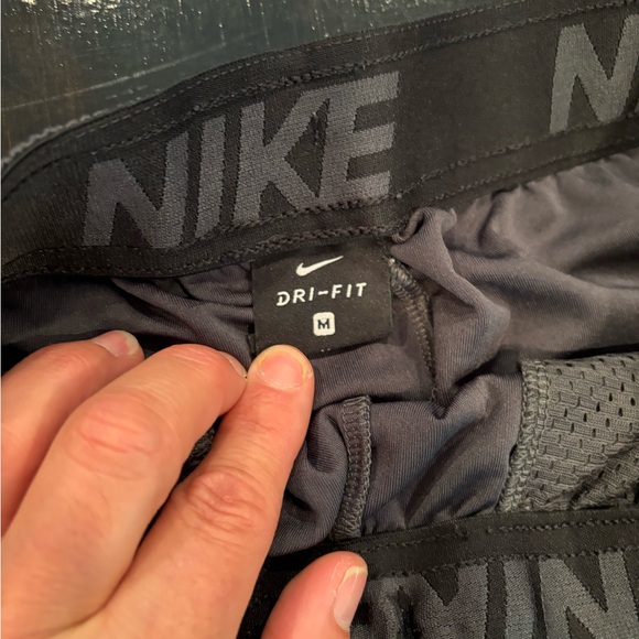 Men’s Nike short - Picture 3 of 4